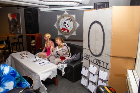 Bild från "Grøtzittning"