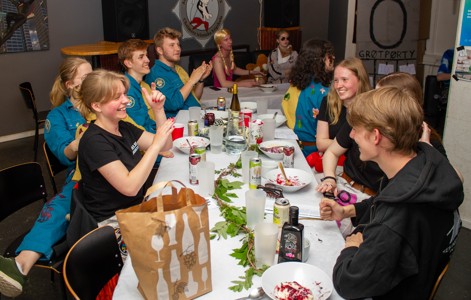 Bild från "Grøtzittning"