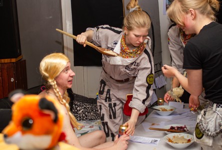 Bild från "Grøtzittning"