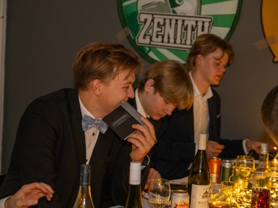 Bild från "Zångbokzittningen"