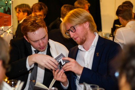 Bild från "Zångbokzzittning"